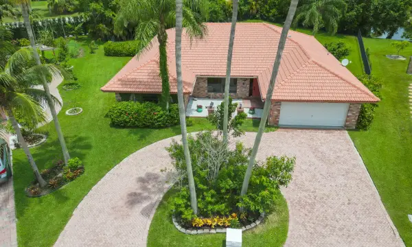 8501 NW 80 Street, Tamarac, FL 33321