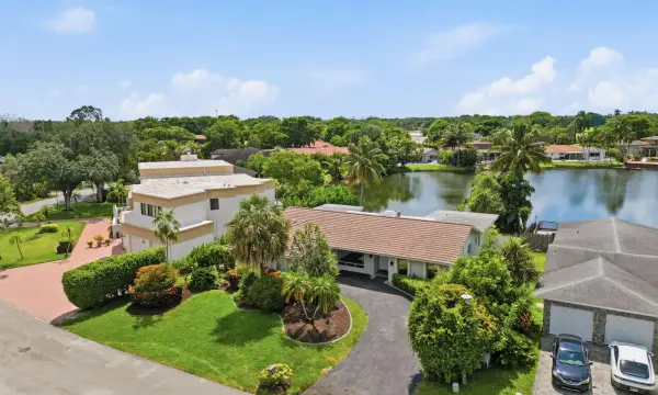 613 Sea Turtle Way, Plantation, FL 33324