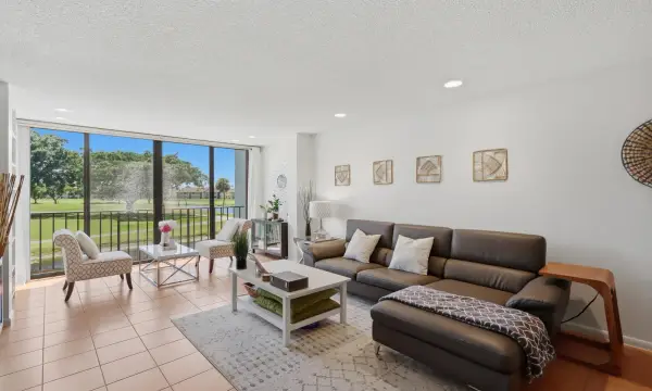 4489 Luxemburg Court 202, Lake Worth, FL 33467