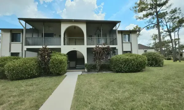 334 Knotty Pine Circle D-2, Greenacres, FL 33463