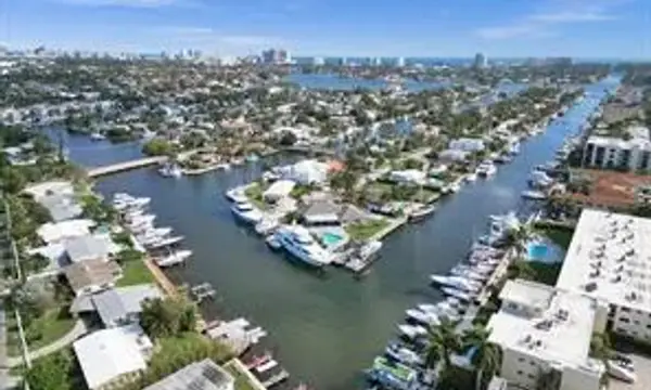 1050 SE 14th Place 15b, Fort Lauderdale, FL 33316