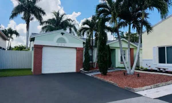 924 Cumberland Terrace, Davie, FL 33325
