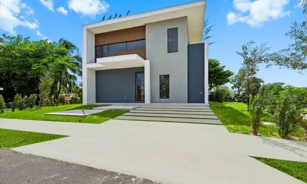 201 NW 14th Way, Dania Beach, FL 33004