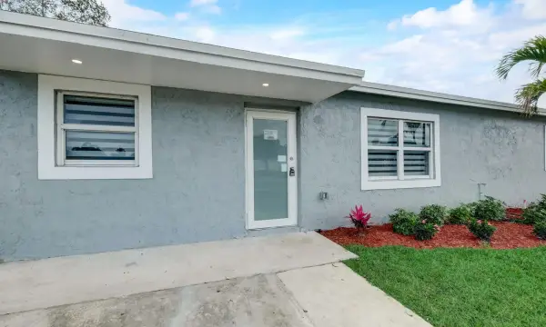 520 SW 13th Place, Deerfield Beach, FL 33441