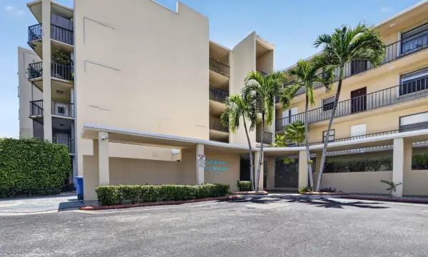 890 N Federal Highway 202, Lantana, FL 33462