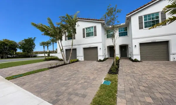 6907 Broadwater Lane, Lake Worth, FL 33467
