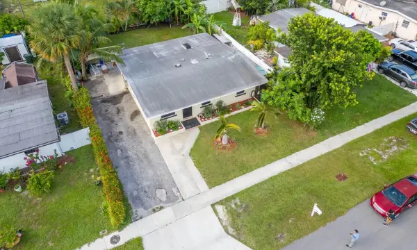 172 Jamaica Drive, Palm Springs, FL 33461