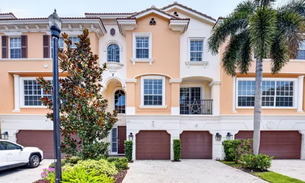 612 NE Francesca Lane, Boca Raton, FL 33487