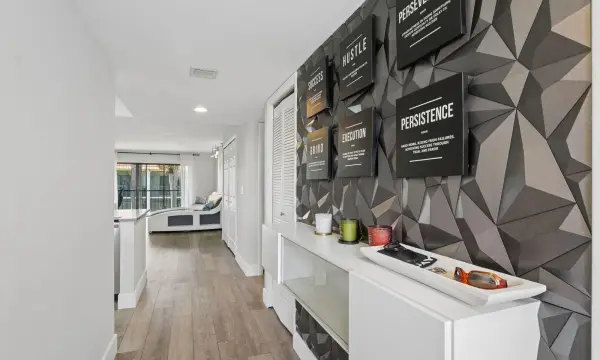 327 Lakeview Drive 203, Weston, FL 33326