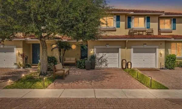 3028 N Evergreen Circle, Boynton Beach, FL 33426