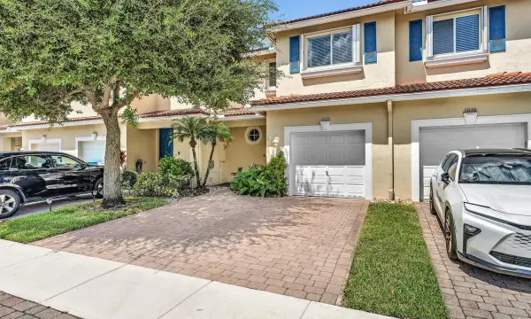 3028 N Evergreen Circle, Boynton Beach, FL 33426