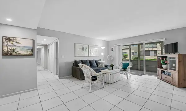 752 Lori Drive 217, Palm Springs, FL 33461