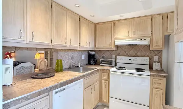 2800 NW 47th Terrace 106b, Lauderdale Lakes, FL 33313