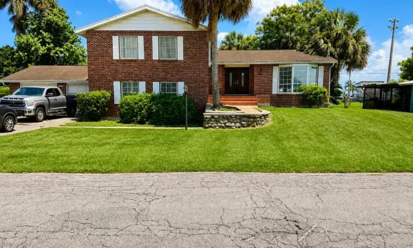 909 NE 3rd Street, Belle Glade, FL 33430