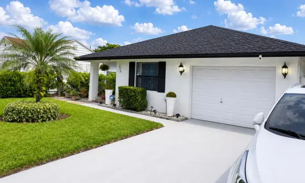 821 Hampton Road, West Palm Beach, FL 33405