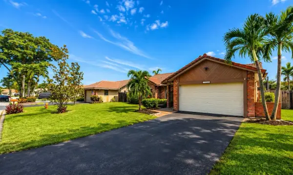 10666 NW 2nd Place, Coral Springs, FL 33071