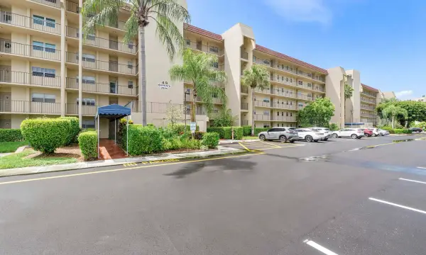 3590 Via Poinciana 107, Lake Worth, FL 33467