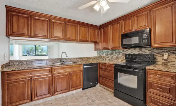 8030 Hampton Boulevard 106, North Lauderdale, FL 33068