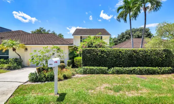11290 Glen Oaks Court, North Palm Beach, FL 33408