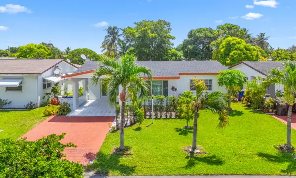 4200 NW 52nd Avenue, Lauderdale Lakes, FL 33319