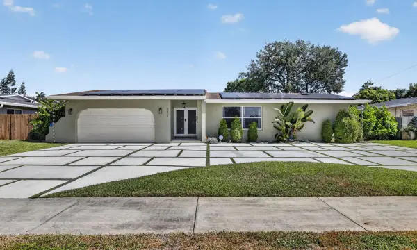 5301 SW 8th Court, Plantation, FL 33317