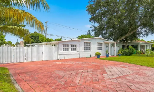 3239 Dolan Road, Palm Springs, FL 33406
