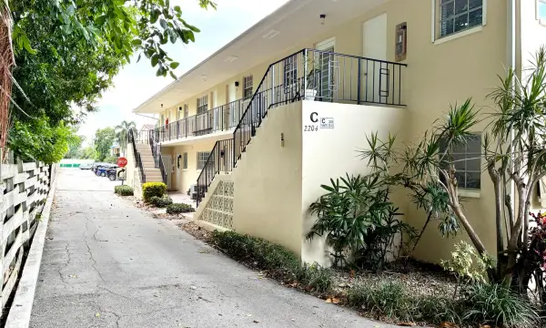 2204 NE 36th Street Apt 26, Lighthouse Point, FL 33064