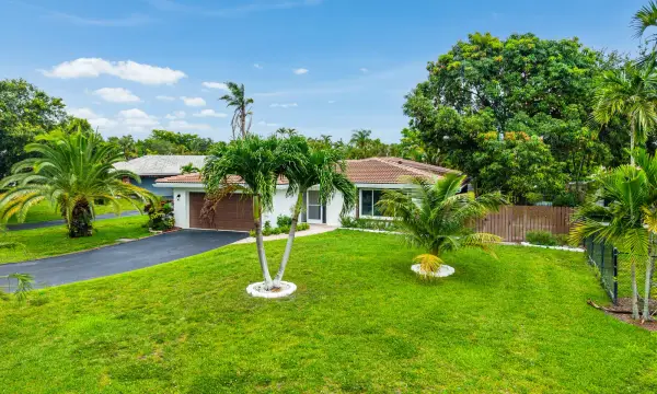4025 NW 105th Avenue, Coral Springs, FL 33065