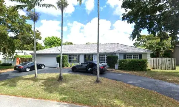560 S Lake Dasha Drive, Plantation, FL 33324