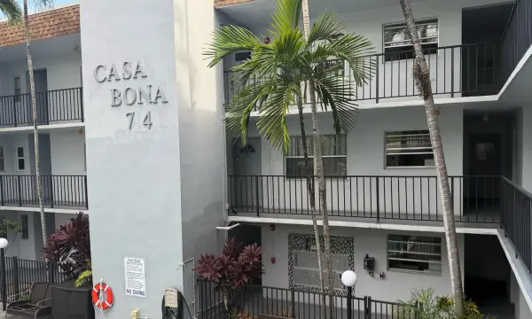 714 NE 10th Street 205, Hallandale Beach, FL 33009