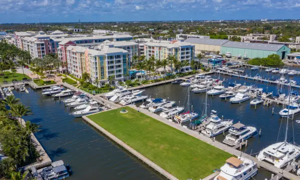 804 E Windward Way 211, Lantana, FL 33462