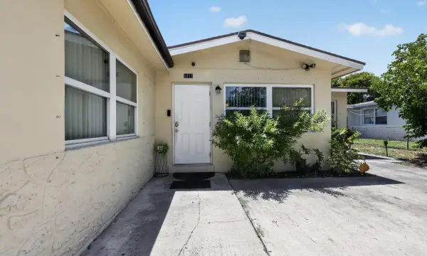 1213 14th Avenue S, Lake Worth Beach, FL 33460