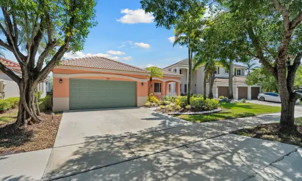 886 Sunflower Circle, Weston, FL 33327