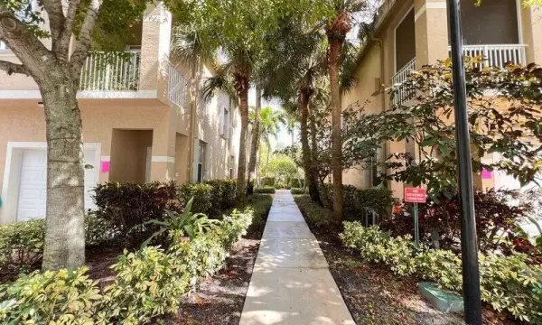 117 Lighthouse Circle J, Tequesta, FL 33469