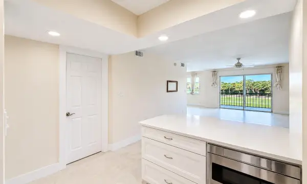 9411 N Hollybrook Lake Drive 310, Pembroke Pines, FL 33025
