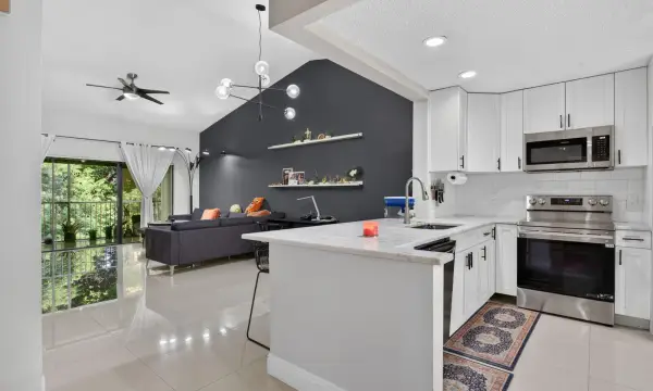 4111 NW 22nd Street 250e, Coconut Creek, FL 33066