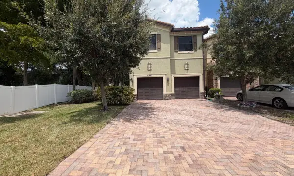 4967 NW 59th Street, Tamarac, FL 33319