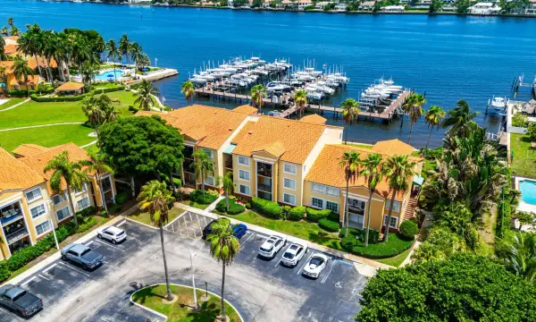167 Yacht Club Way 205, Hypoluxo, FL 33462