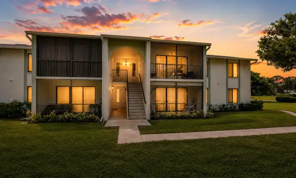 3744 Savoy Lane E2, West Palm Beach, FL 33417