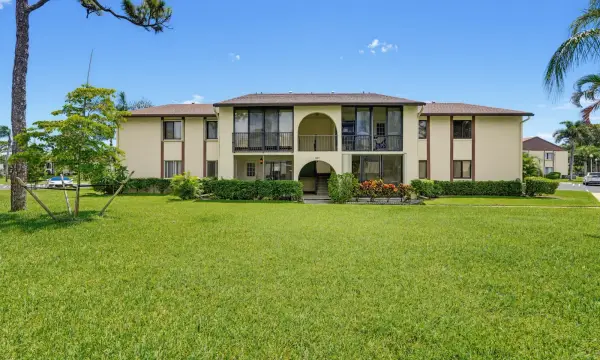 331 Knotty Pine Circle C-1, Greenacres, FL 33463