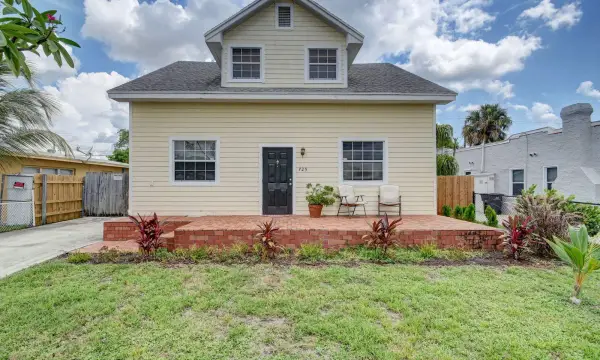 725 Selkirk Street, West Palm Beach, FL 33405