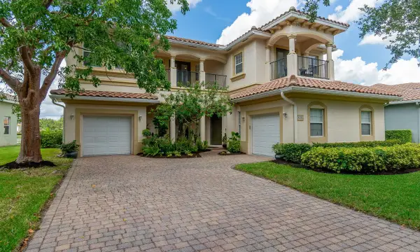 428 Cresta Circle, West Palm Beach, FL 33413
