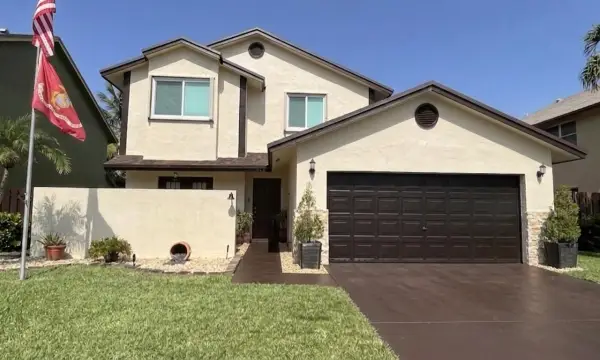 940 SW 96th Avenue, Pembroke Pines, FL 33025
