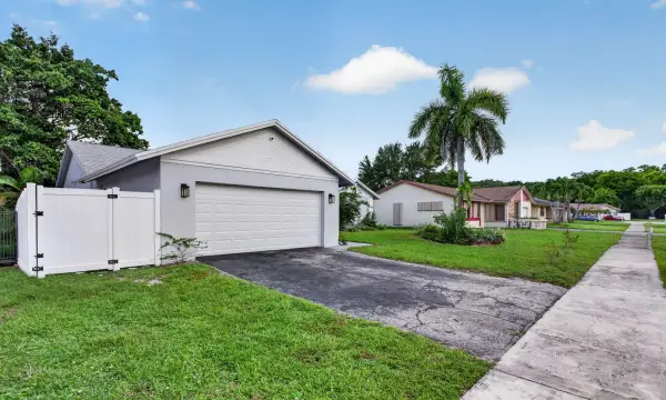 4950 SW 11th Circle, Margate, FL 33068