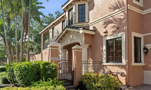 2742 Kinsington Circle, Weston, FL 33332
