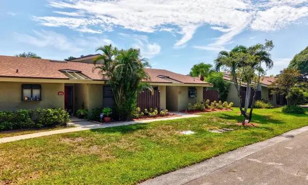 204 Meadows Drive, Boynton Beach, FL 33436