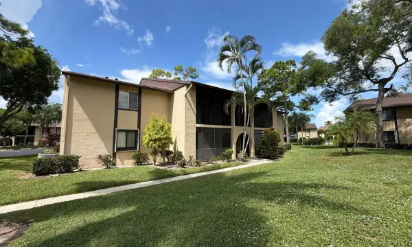 418 Pine Glen Lane C-2, Greenacres, FL 33463