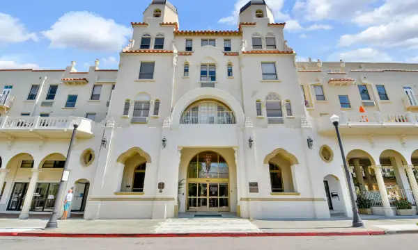235 Sunrise Avenue 3260, Palm Beach, FL 33480
