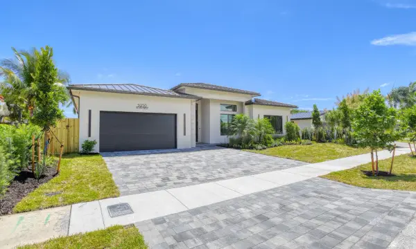 5950 NE 21st Circle, Fort Lauderdale, FL 33308