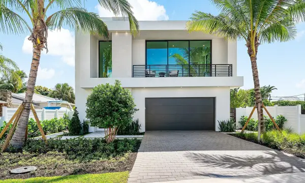 718 Lake Avenue N, Delray Beach, FL 33483